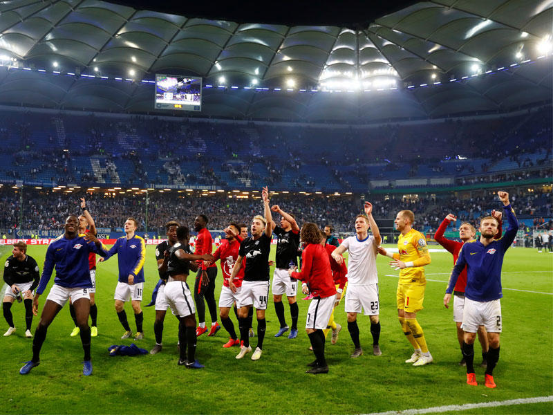 فرحة لاعبي لايبزيغ بعد انتهاء المباراة