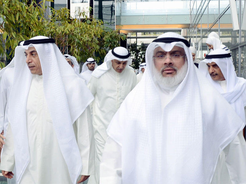 رئيس ديوان المحاسبة بالإنابة عادل الصرعاوي ووزير التربية حامد العازمي  (أرشيف)