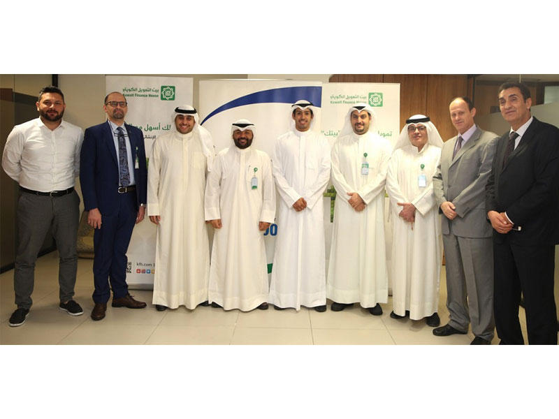 لقطة جماعية لمسؤولي الجانبين