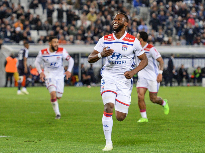 ديمبيلي نجم ليون يحتفل بهدفه