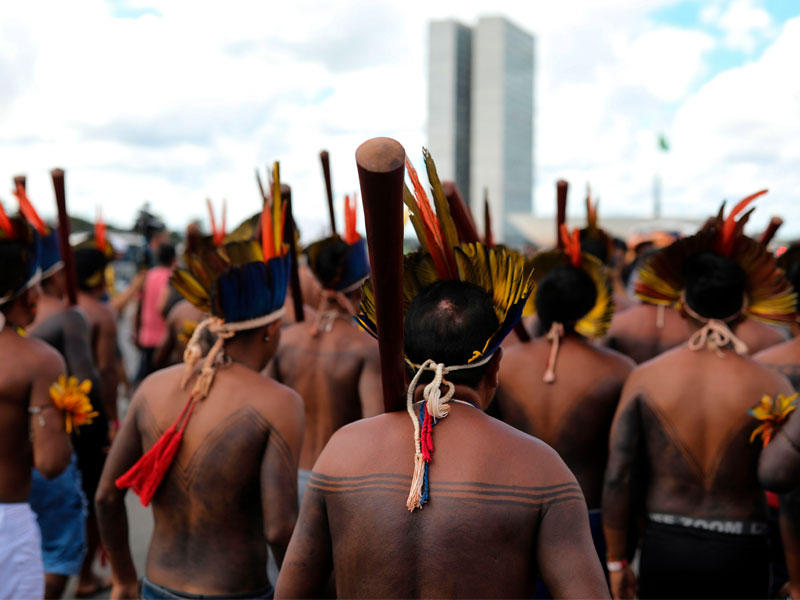 مسيرة السكان الأصليين في إيسبلاندي للوزارات في اليوم الأخير من معسكر الاحتجاج في برازيليا