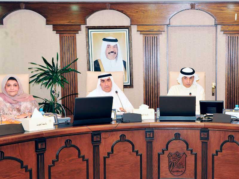 العازمي خلال اجتماع مجلس الجامعة