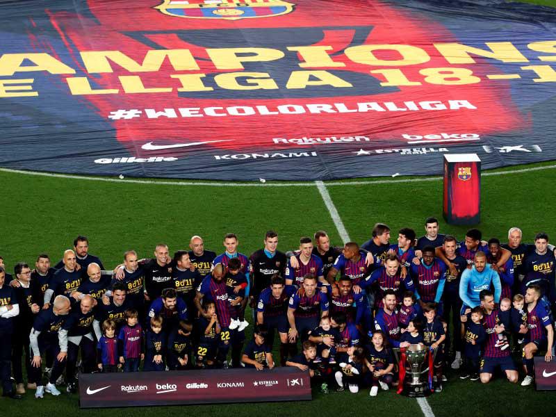 جانب من مراسم تتويج برشلونة