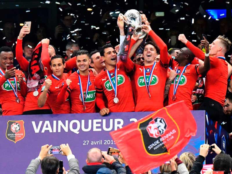 جانب من مراسم تتويج رين بكأس فرنسا