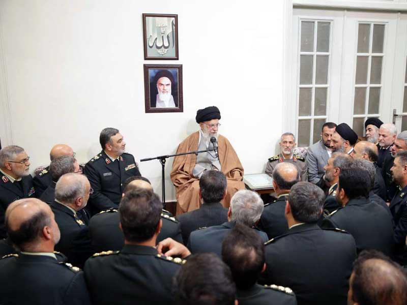 المرشد الإيراني علي خامنئي متحدثا خلال اجتماع بعدد من القادة العسكريين في طهران أمس (إرنا)n