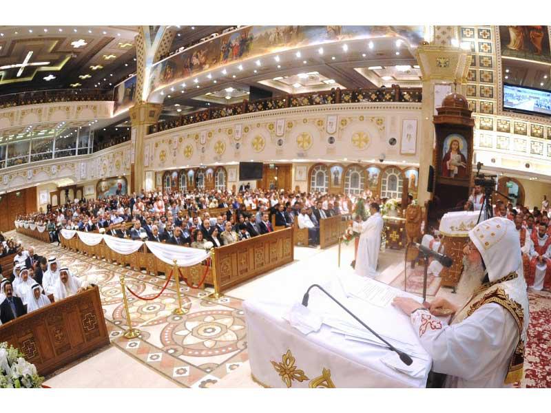 الانبا بيجول متحدثاً في احتفال عيد القيامة