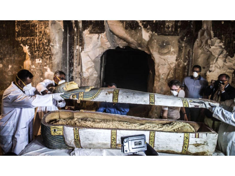 مومياء في تابوت