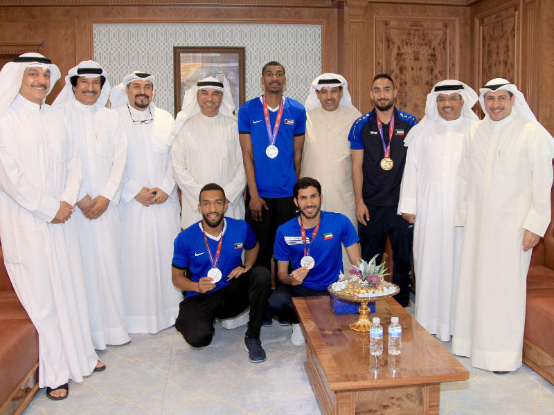 فليطح يتوسط أبطال ألعاب القوى وأعضاء الاتحاد