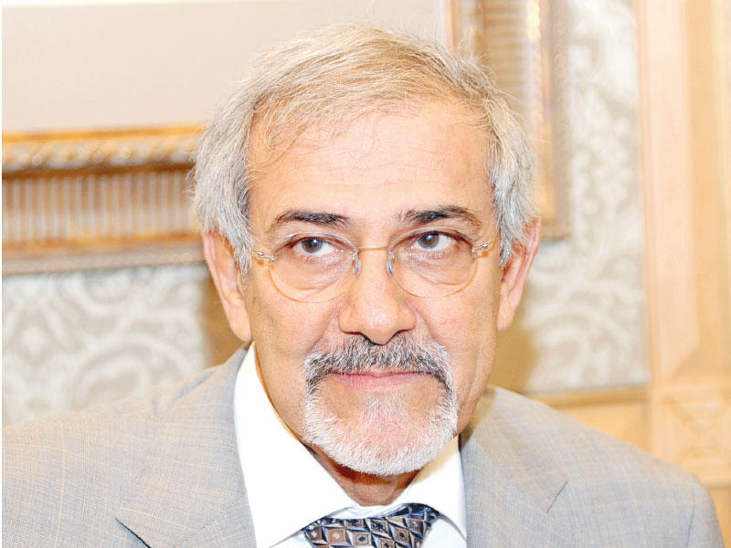 رئيس مجلس ادارة جمعية الهلال الاحمر الدكتور هلال الساير