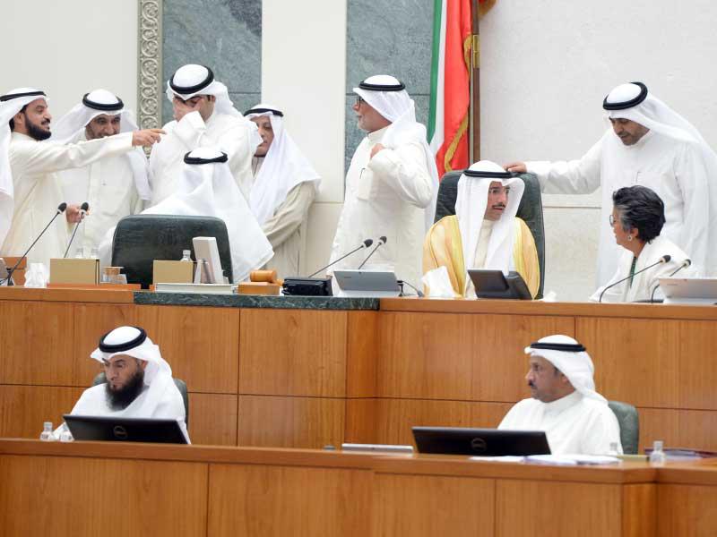 الغانم وزحمة منصة الرئاسة