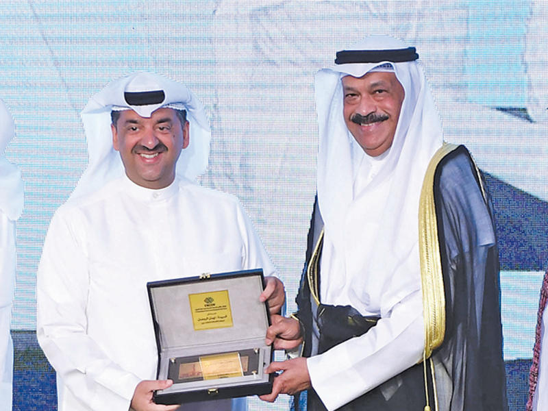 الدخيل والسلمان والمرزوق يكرّمون الخشتي على رعاية «زين» للملتقى 