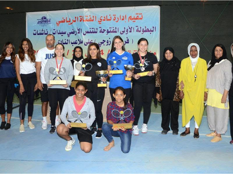 صورة جماعية للفائزين في البطولة