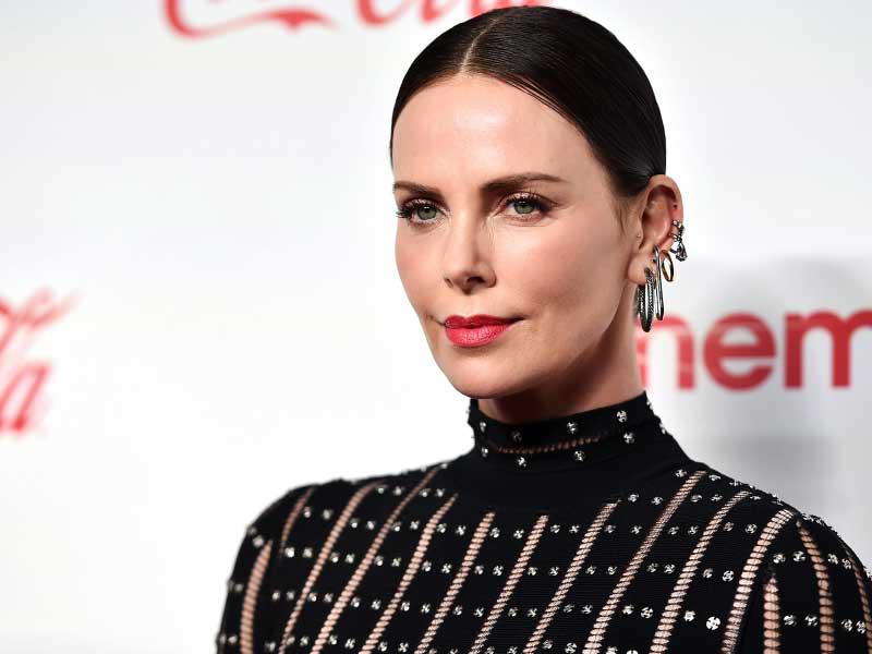 الممثلة الحائزة جائزة الأوسكار تشارليز ثيرون