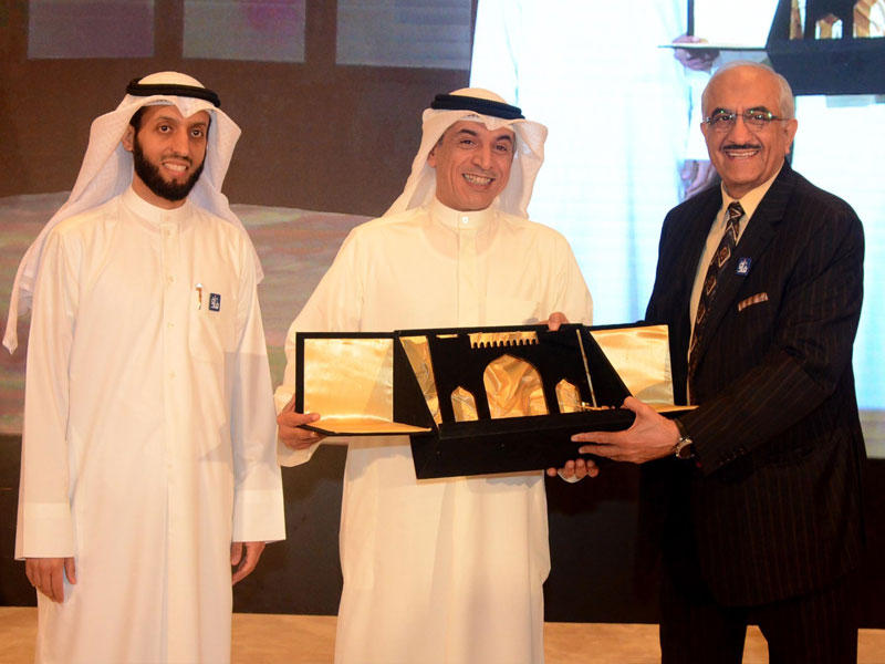 العازمي والعجمي خلال الحفل