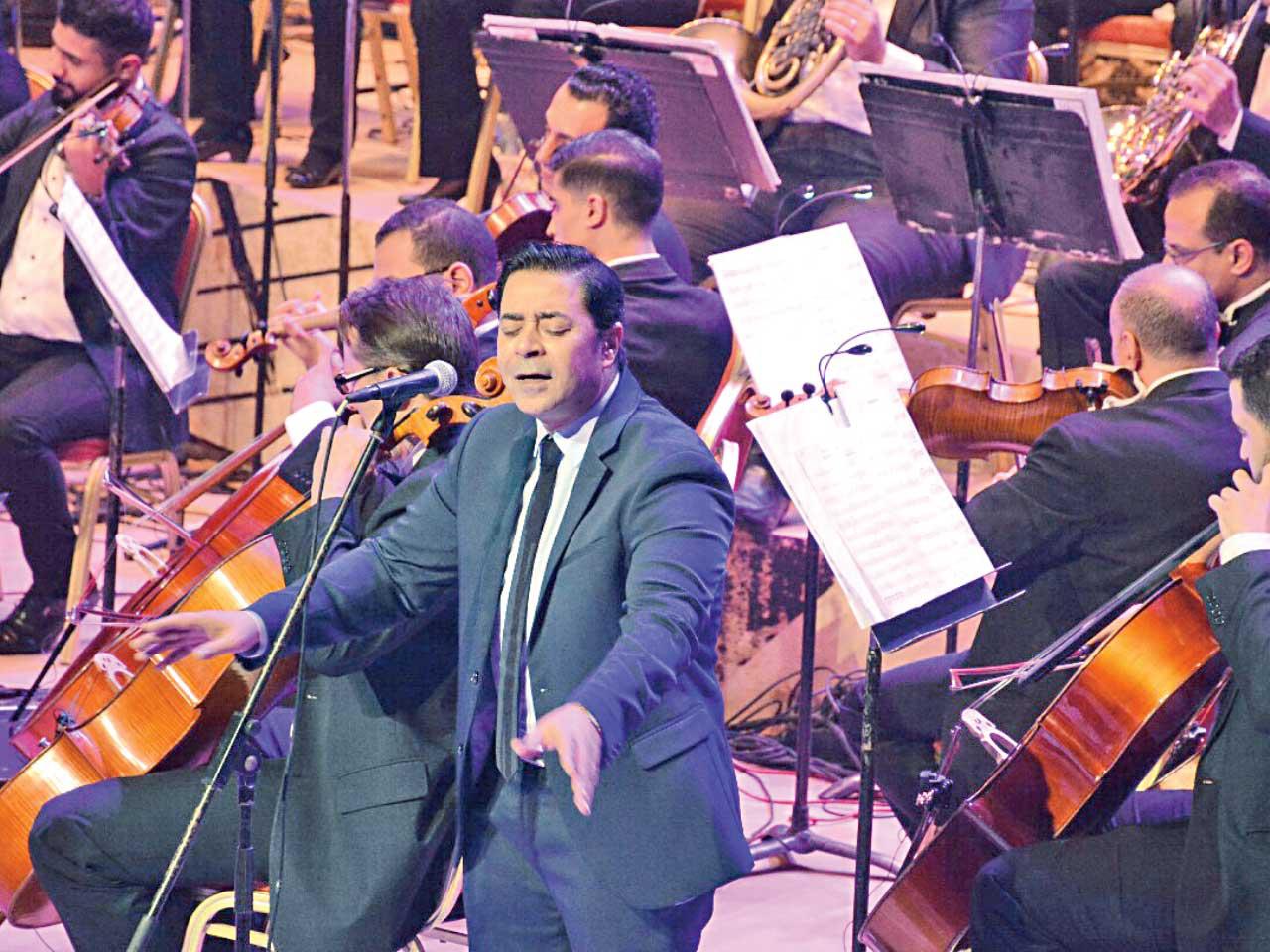 المطرب مدحت صالح