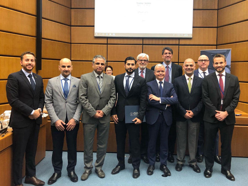 الياقوت والمعجل يتوسطان الحضور عقب ورشة العمل