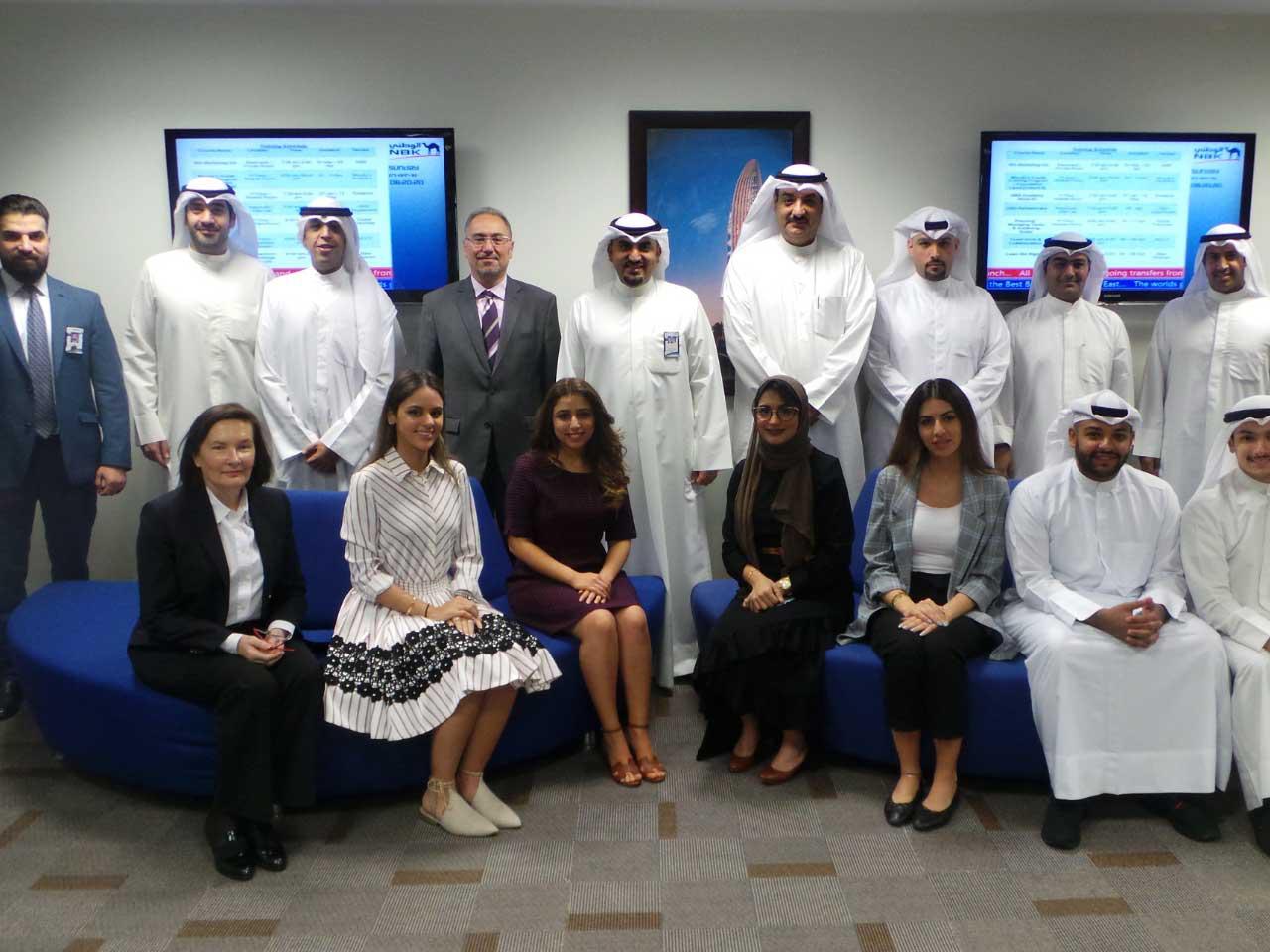 لقطة جماعية للمتدربين في ضيافة «الوطني»