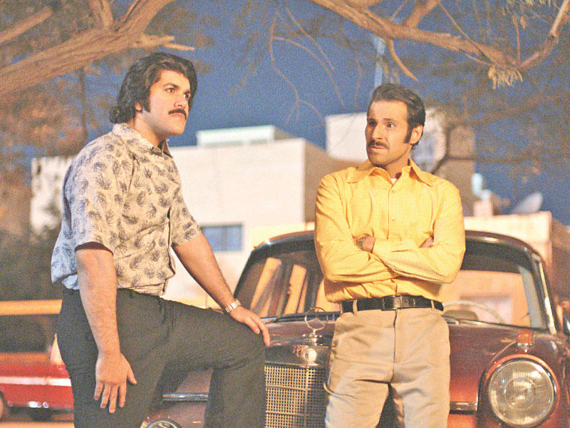 علي كاكولي وعبد الله السيف في «لا موسيقى في الأحمدي « 