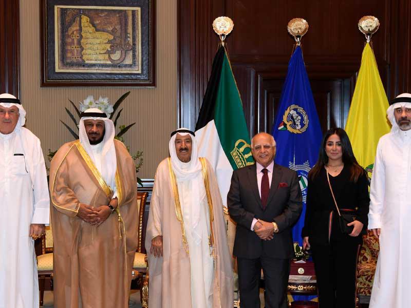 الأمير مستقبلاً رئيس واعضاء جمعية الصداقة الكويتية الإنسانية