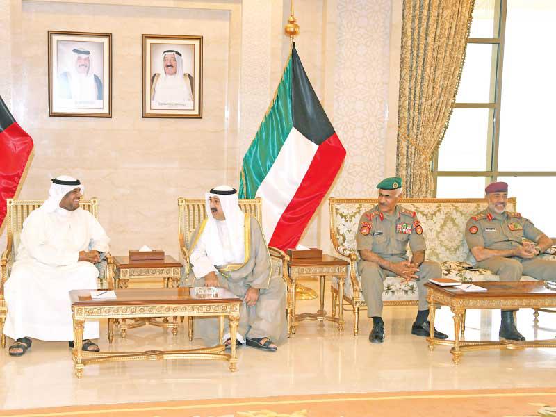 ناصر الصباح وقيادات «الدفاع»