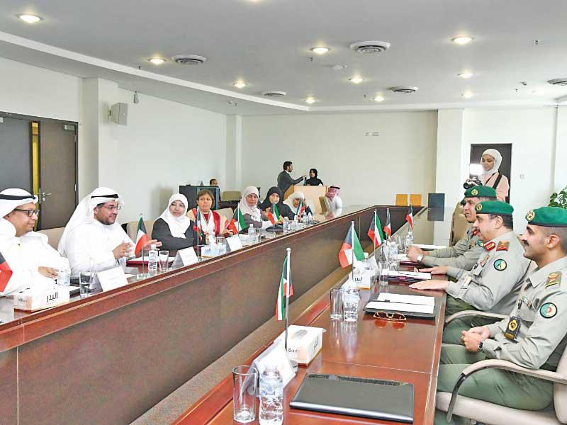 الرفاعي خلال اللقاء مع مسؤولي معهد التمريض