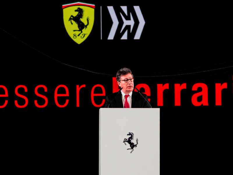 الرئيس التنفيذي لشركة فيراري الإيطالية لويس كاميليري