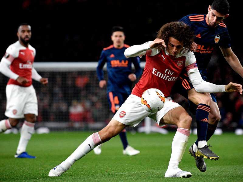 جانب من مباراة الذهاب بين أرسنال وفالنسيا