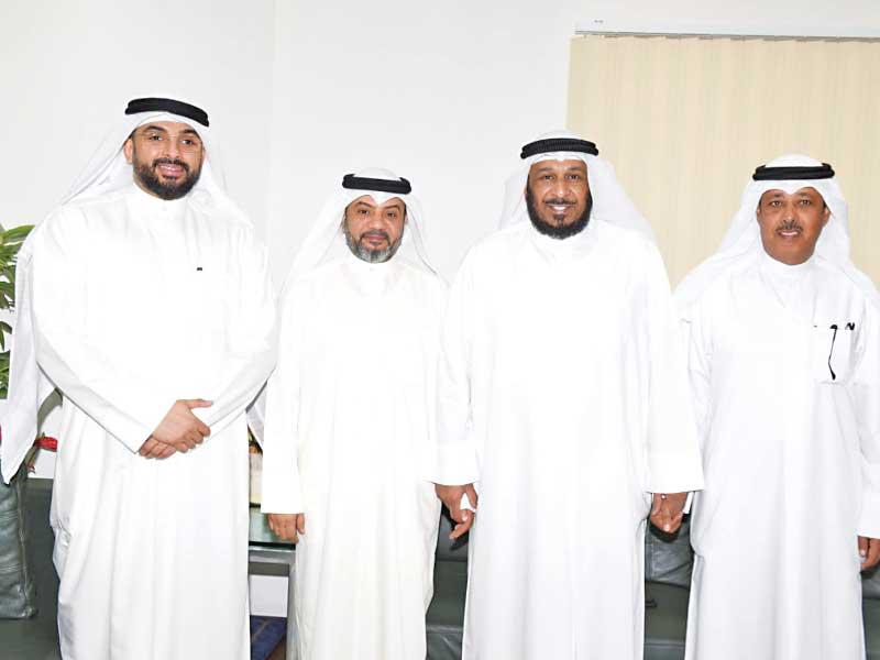 الخراز متوسطاً الوكلاء المساعدين