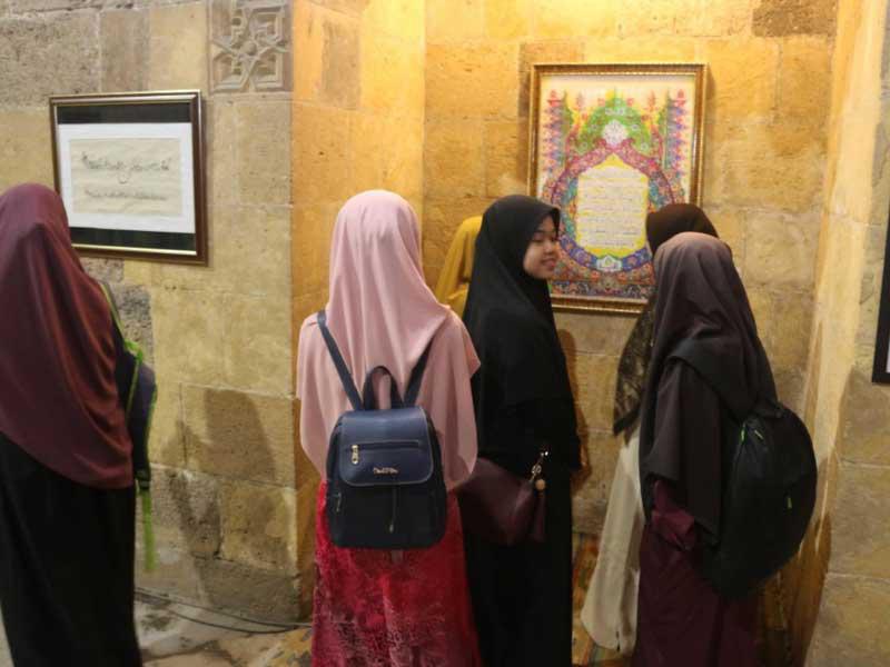 جولة في أرجاء المعرض n