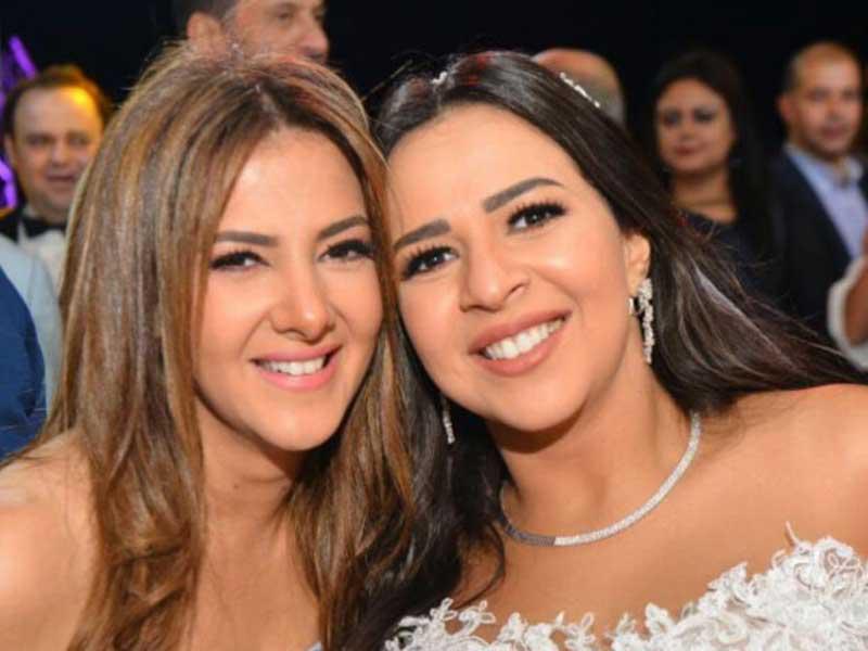 الممثلة دنيا وإيمي سمير غانم 