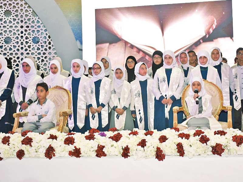  الخاتمين والخاتمات الذين منَّ الله عليهم بحفظ القرآن الكريم كاملا اثناء الحفل