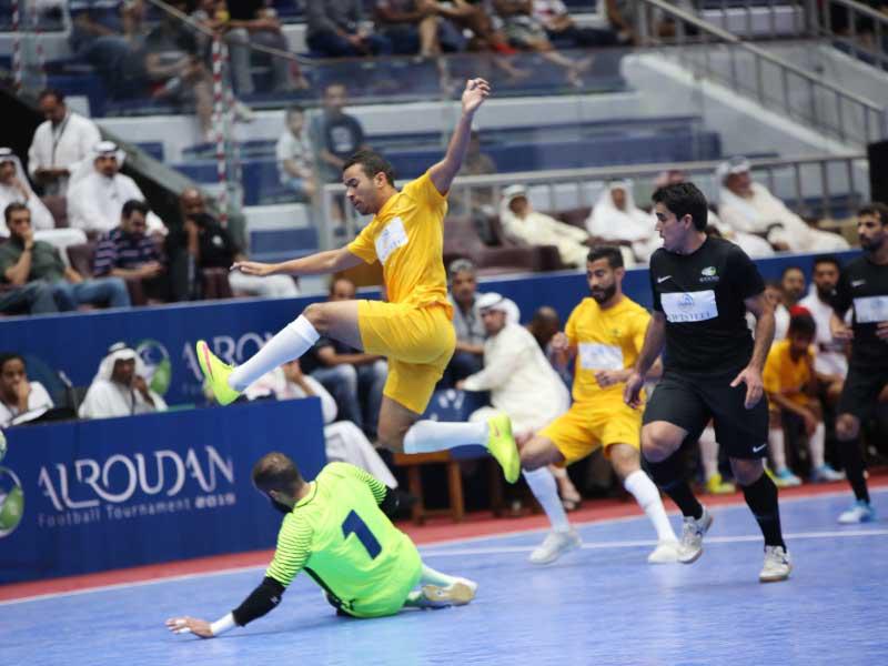 جانب من منافسات اليوم الثالث من دورة المرحوم عبدالله مشاري الروضان الرمضانية لكرة القدم