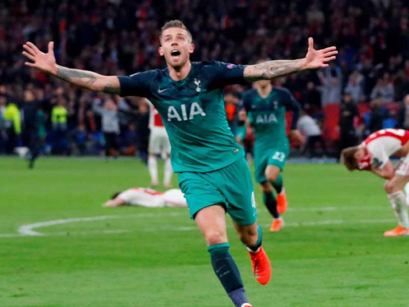 توبي ألديرفيريلد، نجم فريق توتنهام الإنكليزي لكرة القدم