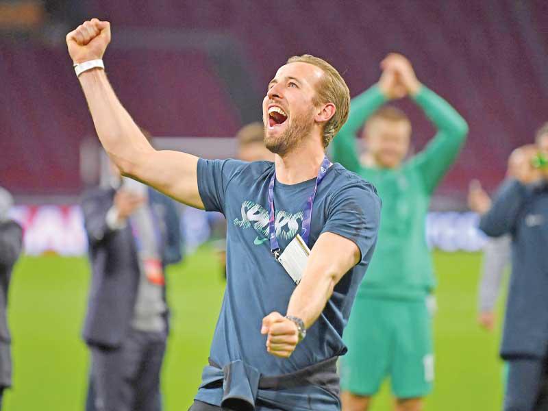 هاري كين مهاجم الفريق الأول لكرة القدم بنادي توتنهام الإنكليزي