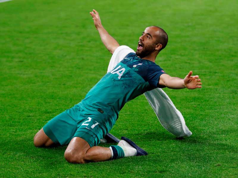 مهاجم السيليساو لوكاس مورا يحتفل بإحرازه التاهل لفريقه توتنهام