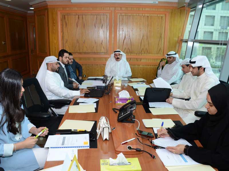 نائب رئيس مجلس إدارة الشركة عاصي الهاجري مترئساً اجتماع الجمعية العمومية لشركة الدرة للعمالة