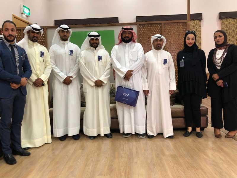 فريق وربة خلال زيارته لدور رعاية المسنين 