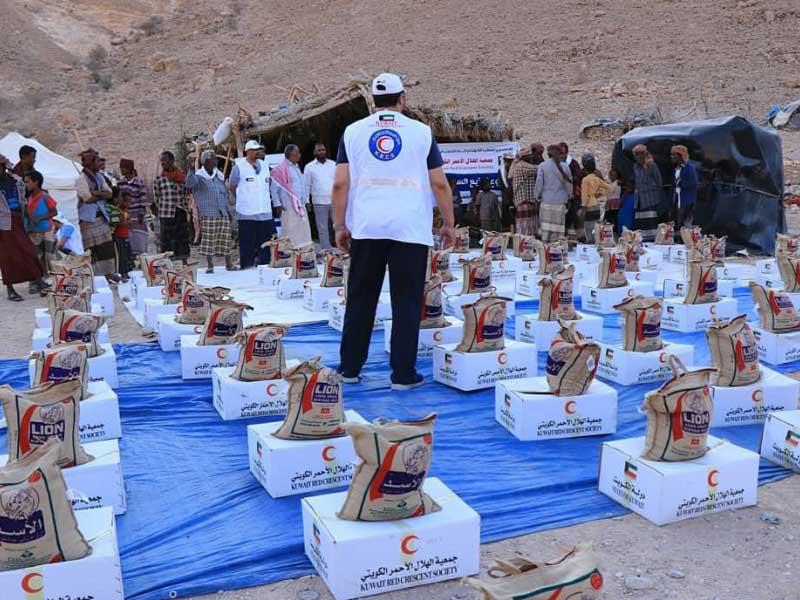 الهلال الأحمر الكويتية توزع مساعدات إنسانية في اليمن بمناسبة حلول شهر رمضان المبارك