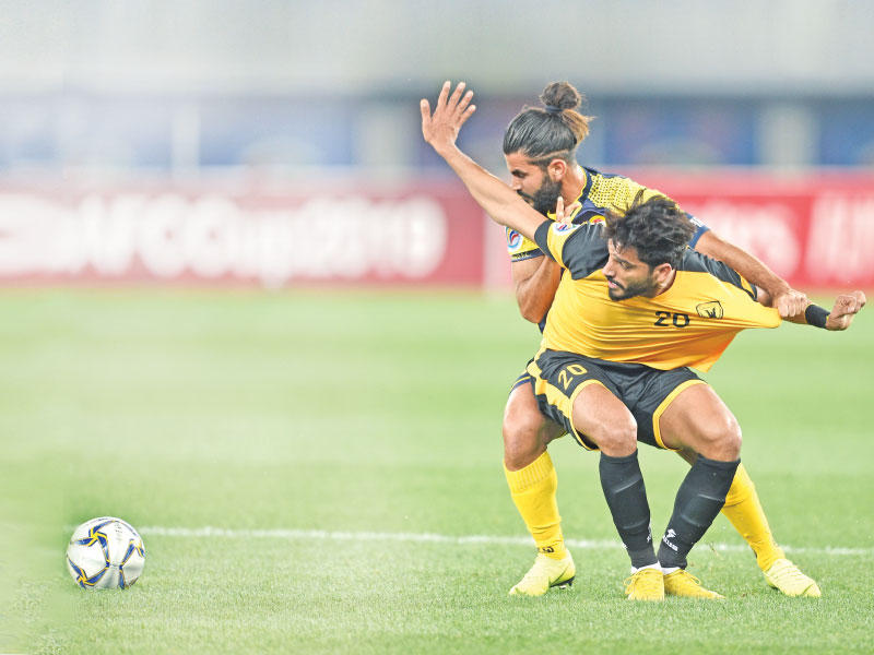 يوسف ناصر امام النجمة في المباراة الاخير للأصفر في الكأس الاسيوي