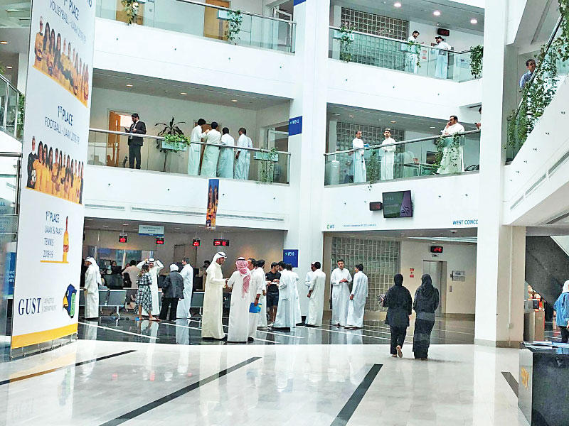 جانب من الاجواء الدراسية في اليوم الاولn