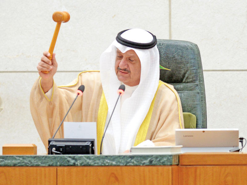 الكندري يعلن رفع الجلسة