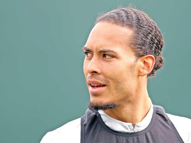  قلب دفاع ليفربول الإنكليزي، الهولندي فيرجيل فان ديك