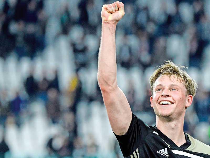 فرينكي دي يونغ، لاعب وسط فريق أياكس أمستردام