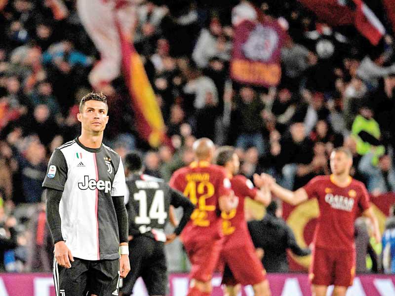 رونالدو نجم يوفنتوس خائب الأمل بعد الهزيمة امام روما