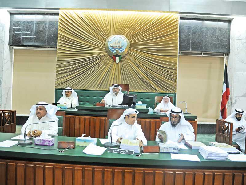 جانب من جلسة البلدي أمس