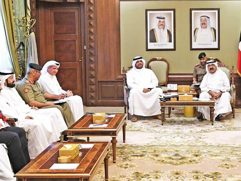 النائب الأول لدى استقباله المنصور ومسؤولي «الدفاع»