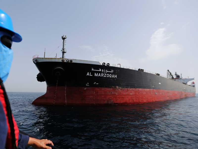 ناقلة المرزوقة قبالة ميناء الفجيرة ، الإمارات العربية المتحدة