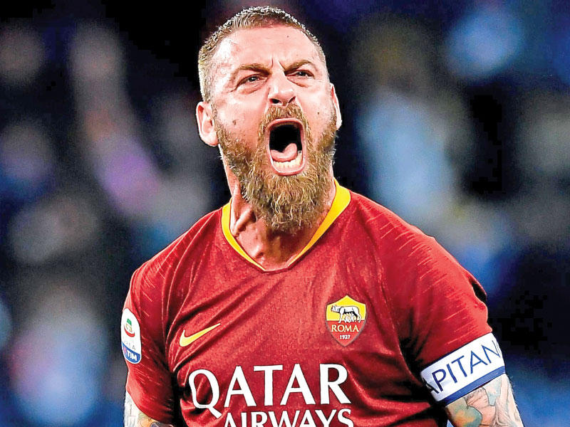 الايطالي لاعب الوسط القائد دانييلي دي روسي