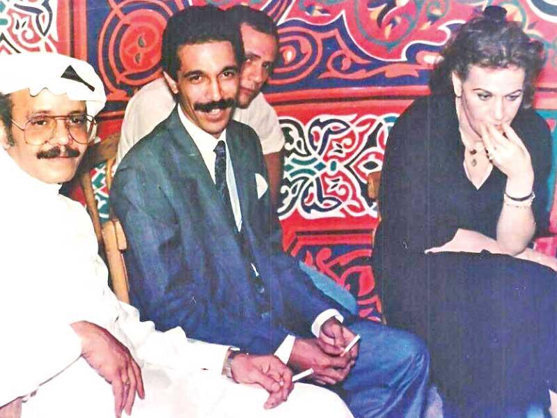 المطرب طلال مداح مع الفنان عبدالله الرويشد في إحدى المناسبات 