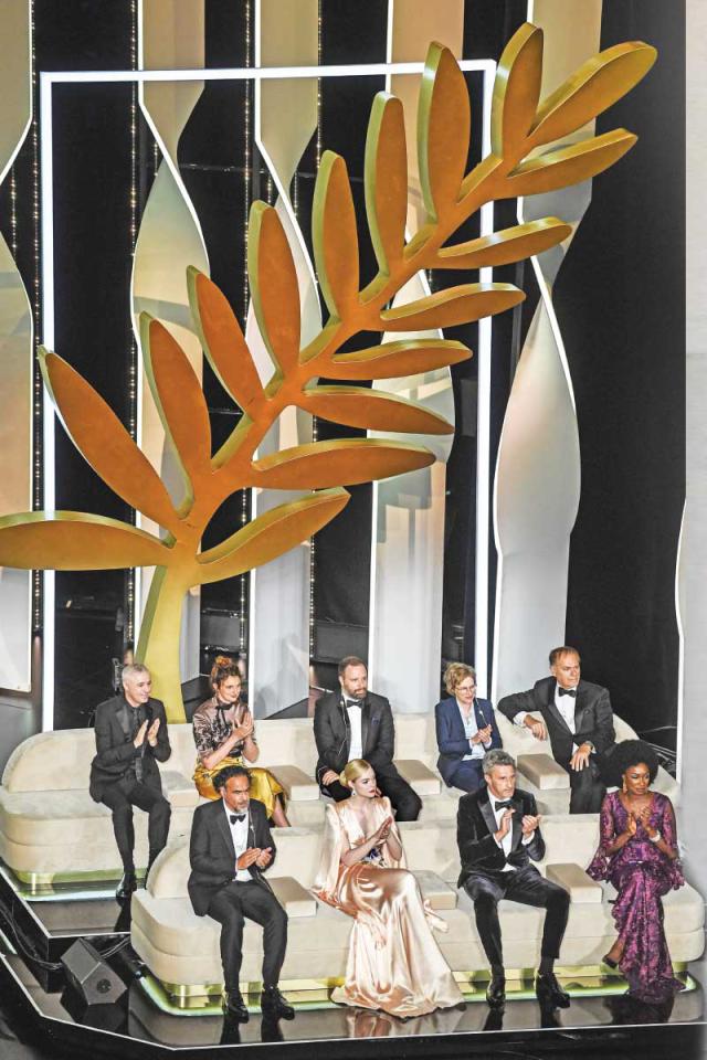 السعفة ولجنة التحكيم في الافتتاح 